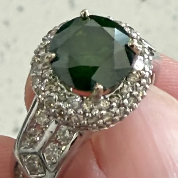 Rare $16,900 Green Diamond Ring. 3.15 Carats set in 14k white gold. - Picture 6 of 17